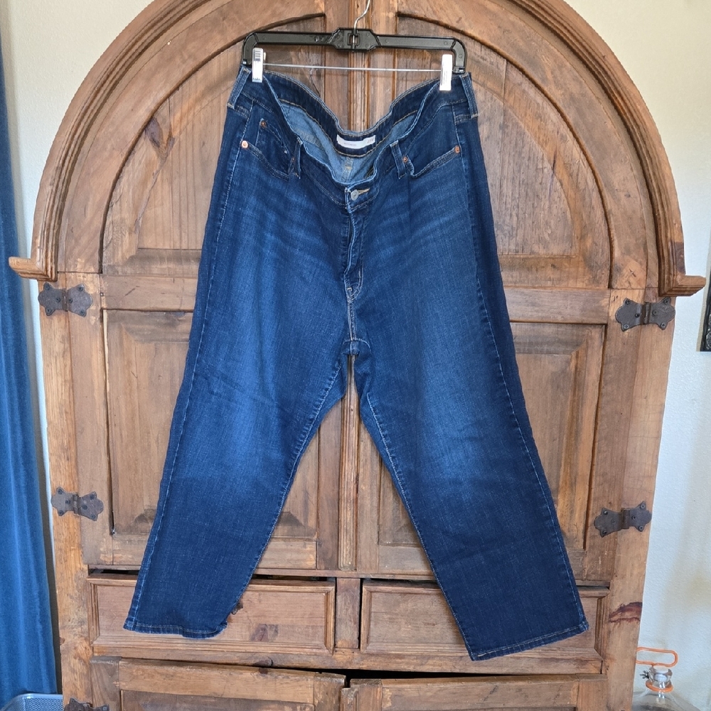 Levi's Dark Blue Relaxed Fit Jeans Boyfriend  Cropped Fit